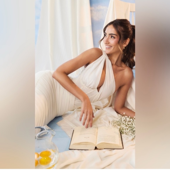 House of CB White One-Shoulder Dress - Picture 3 of 10